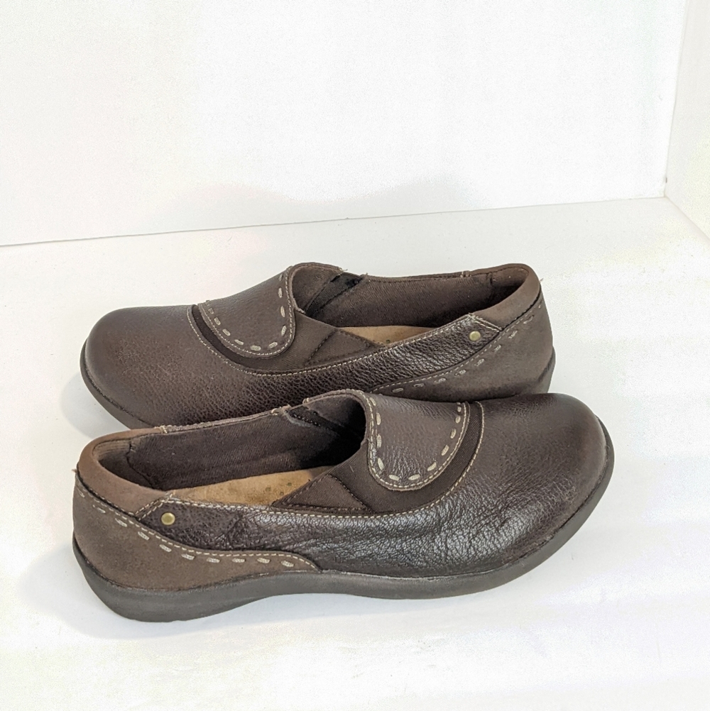 Leather loafers by Earth origins